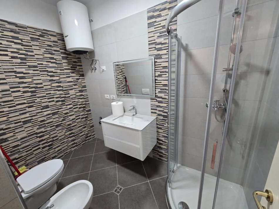 Tirane, shitet apartament 1+1+Aneks+Ballkon Kati 5, 73 m² 218.000 € (Kompleksi Delijorgji)