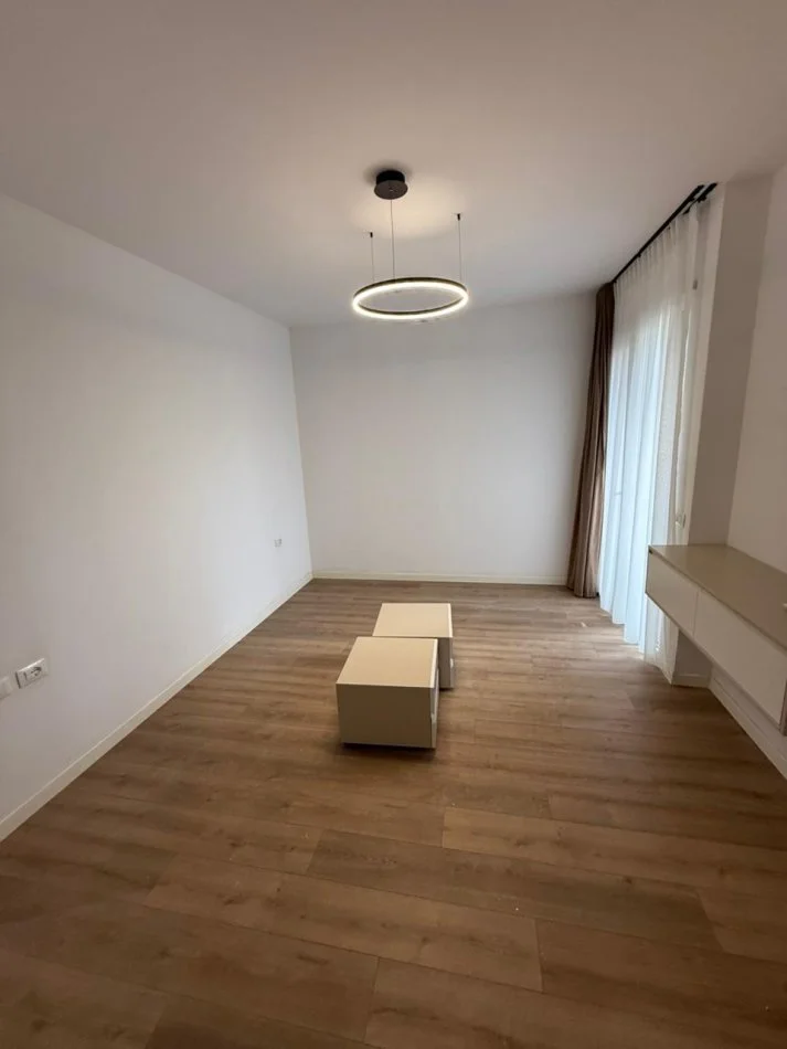 Tirane, jepet me qera apartament 3+1+Aneks+Ballkon , 150 m² 1.700 € (Komuna Parisit)
