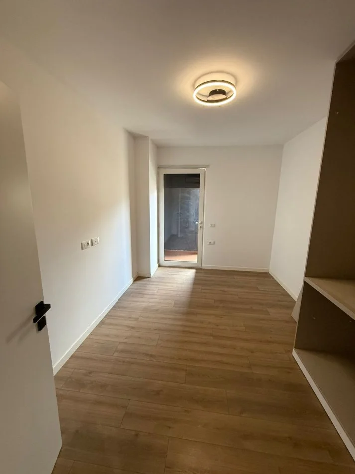 Tirane, jepet me qera apartament 2+1 Kati 3, 75 m² 1.500 € (rezidenca olimpike)