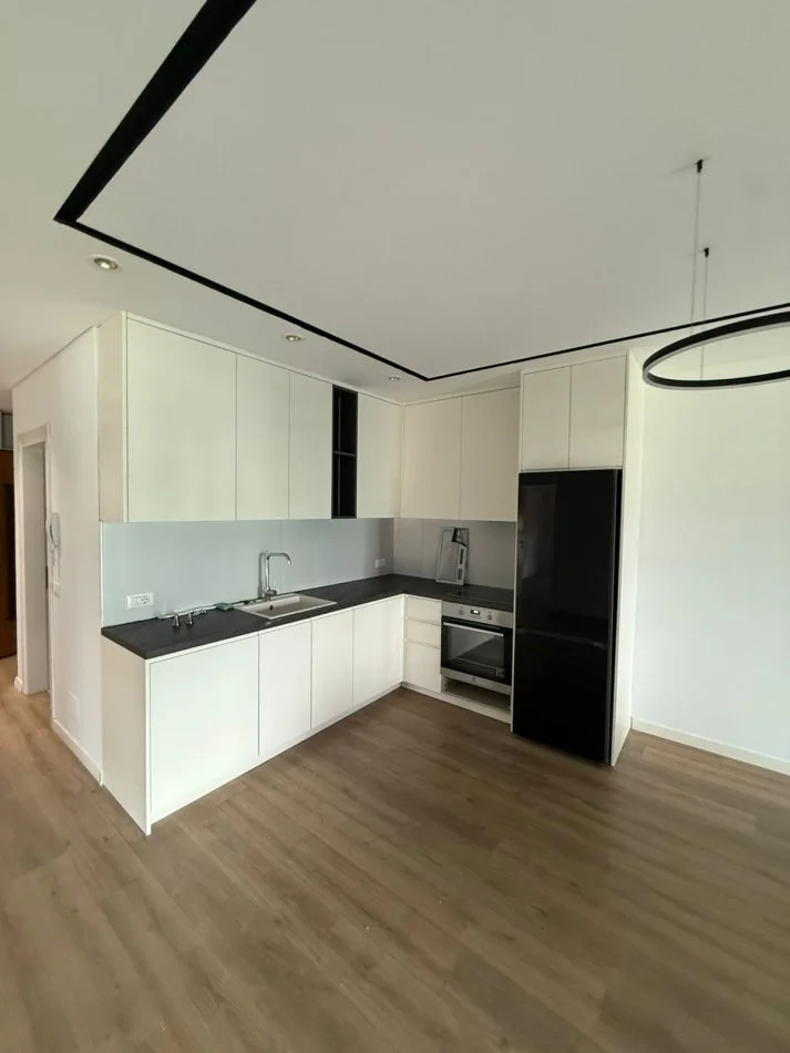 Tirane, jepet me qera apartament 3+1+Aneks+Ballkon , 150 m² 1.700 € (Komuna Parisit)