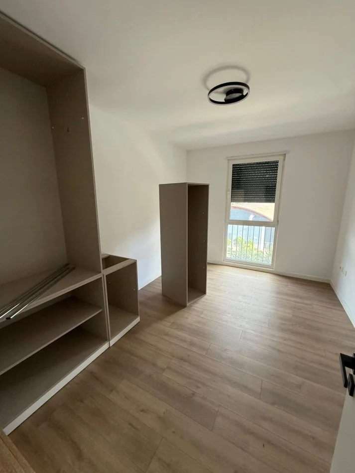 Tirane, jepet me qera apartament 2+1 Kati 3, 75 m² 1.500 € (rezidenca olimpike)