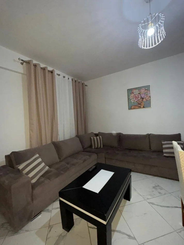 Tirane, jepet me qera shtepi 1+1 Kati 1, 70 m² 430 € (Laprake)