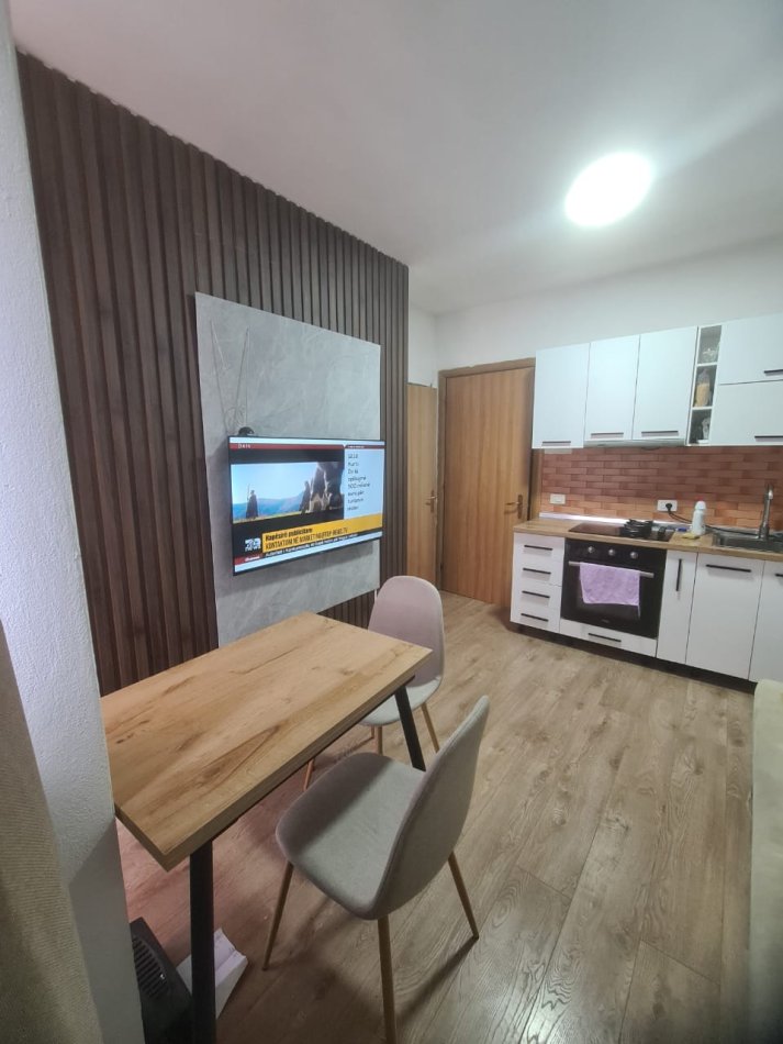 Tirane, jepet me qera apartament 1+1 Kati 6, 350 € (Rruga Bardhyl)