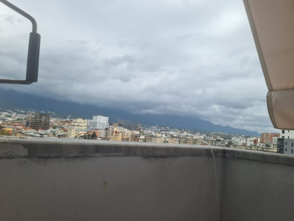 Tirane, jepet me qera apartament 1+1 Kati 6, 350 € (Rruga Bardhyl)