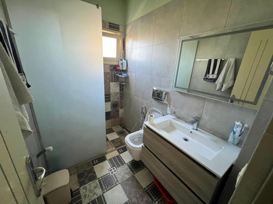 Tirane, jepet me qera apartament 2+1+Ballkon Kati 6, 90 m² 600 € (Fusha e Aviacionit)