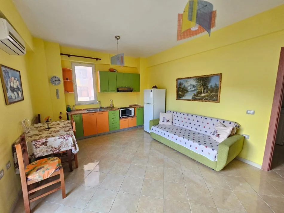 Durres, jepet me qera apartament 1+1+Aneks+Ballkon Kati 5, 65 m² 300 € 