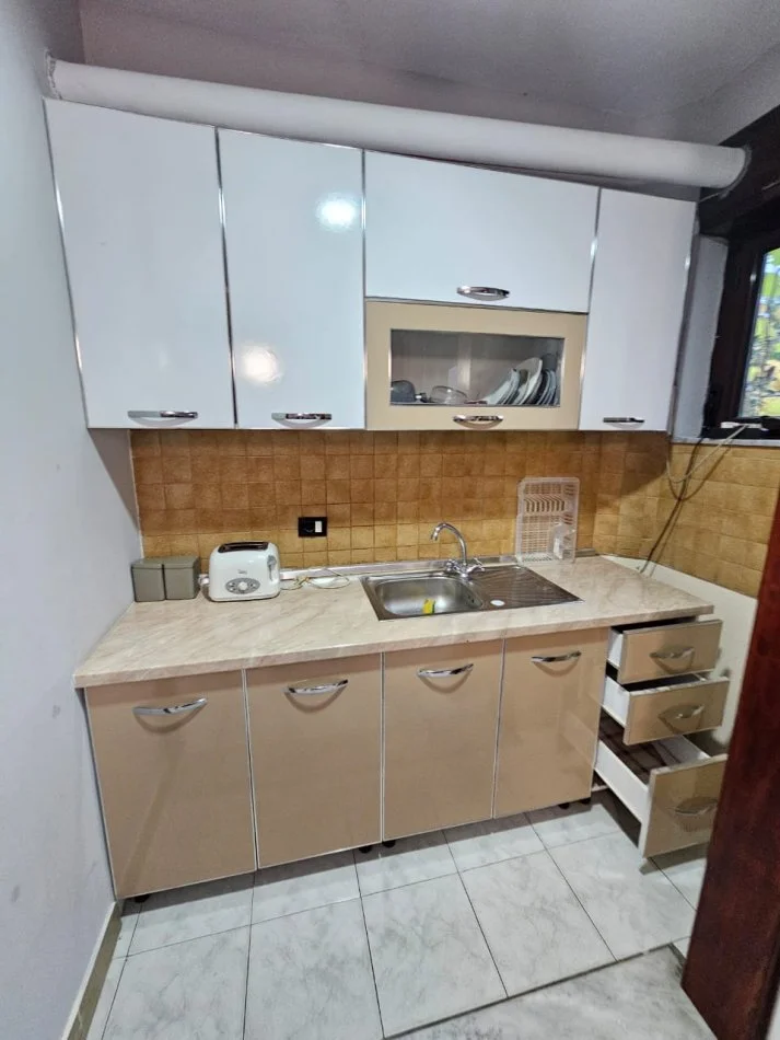 Durres, jepet me qera apartament 1+1+Aneks+Ballkon Kati 2, 60 m² 300 € 