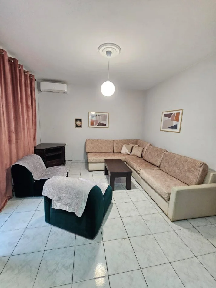 Durres, jepet me qera apartament 1+1+Aneks+Ballkon Kati 2, 60 m² 300 € 