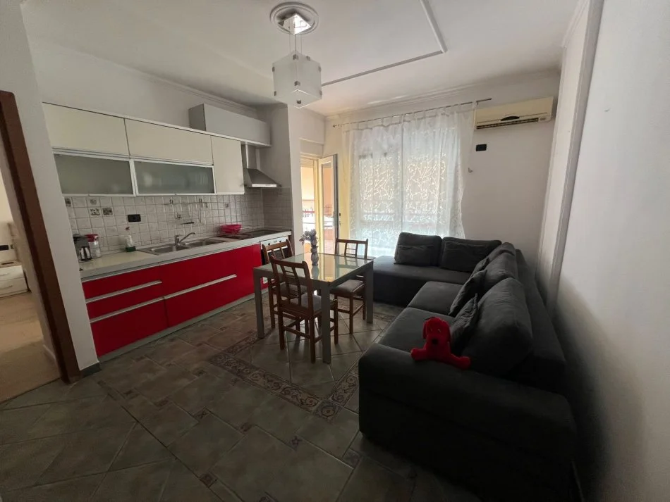 Tirane, jepet me qera apartament 1+1+Ballkon , 60 m² 600 € (Kompleksi Delijorgji)