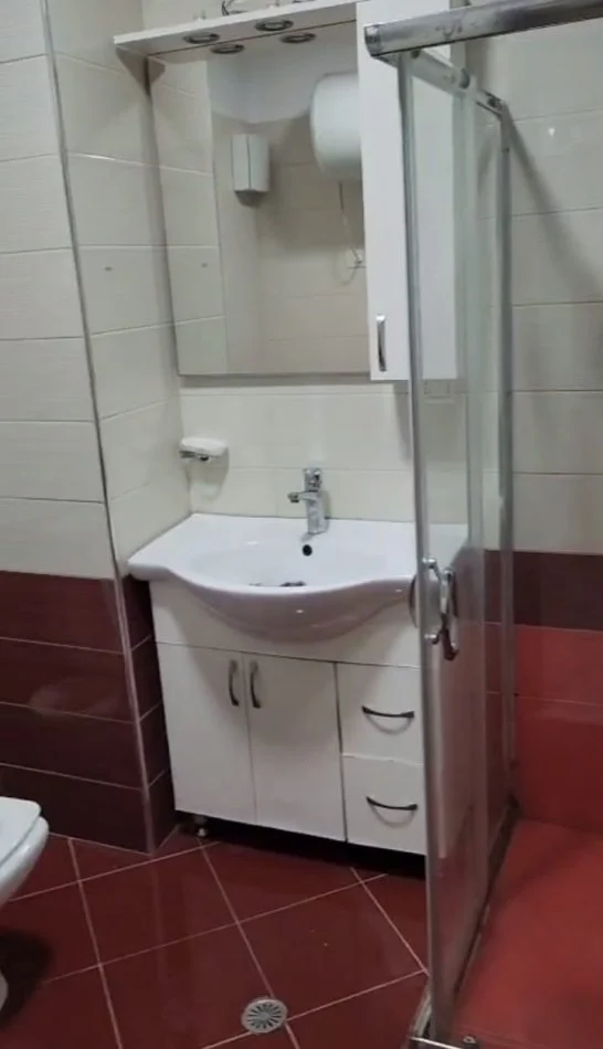 Tirane, jap me qera apartament 2+1+Ballkon Kati 6, 120 m² 600 € (rruga dritan hoxha pallatet hawai)