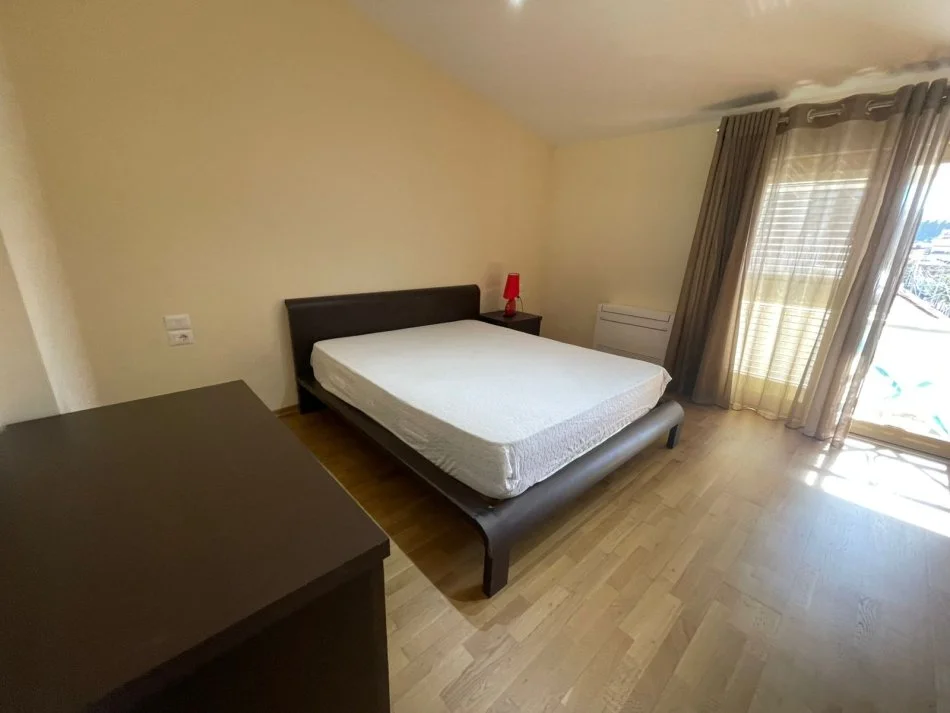 Tirane, jepet me qera apartament 2+1+Ballkon Kati 3, 80 m² 700 € 