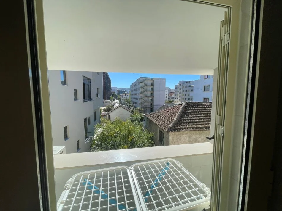 Tirane, jepet me qera apartament 2+1+Ballkon Kati 3, 80 m² 700 € 