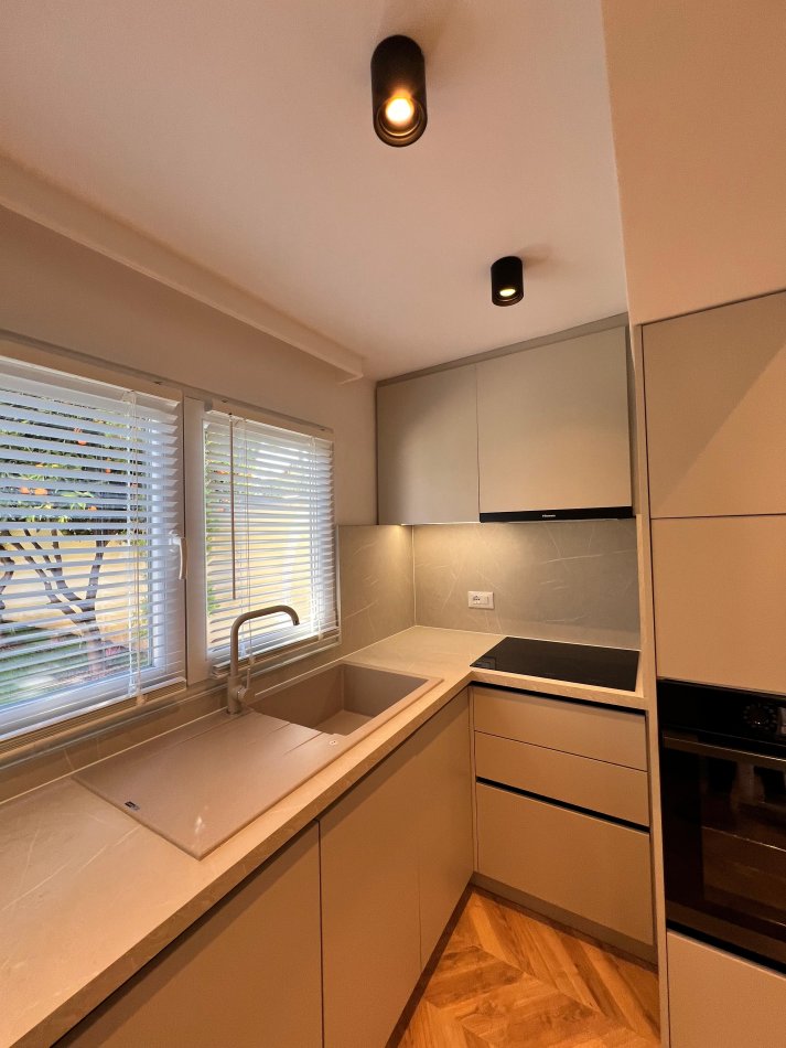 Tirane, jepet me qera Vile 2+1 Kati 0, 70 m² 700 € (Rruga Bajram Allaraj)