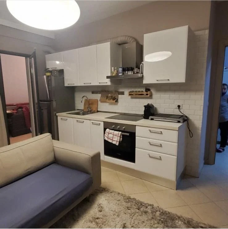 Tirane, jepet me qera apartament 1+1+Ballkon , 70 m² 800 € (rruga e kosovareve)