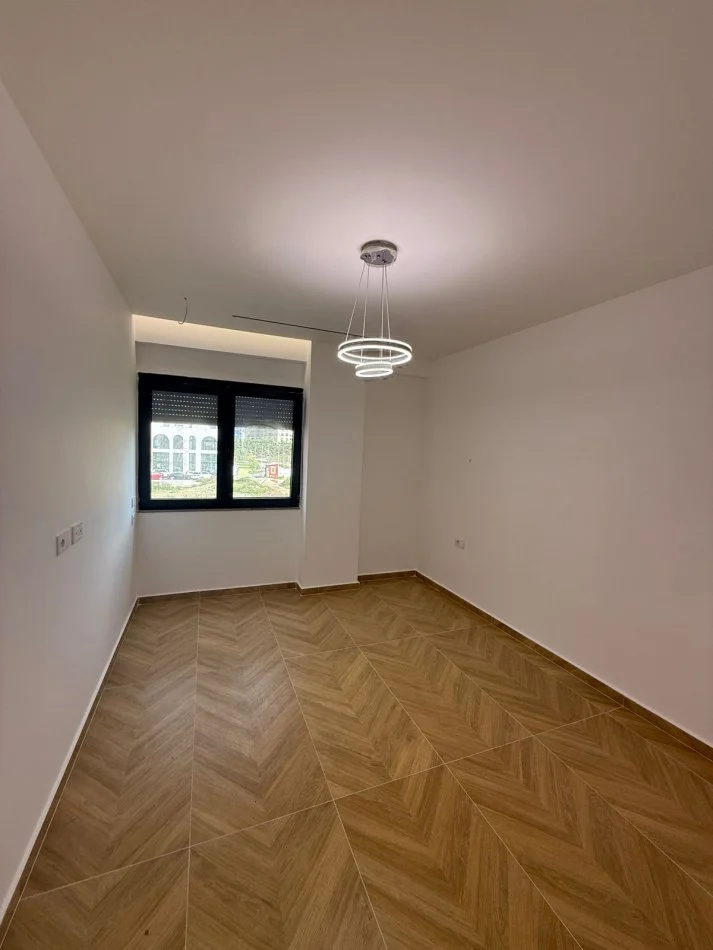 Tirane, jepet me qera ambjent biznesi , 130 m² 1.500 € (Kompleksi Oazis)