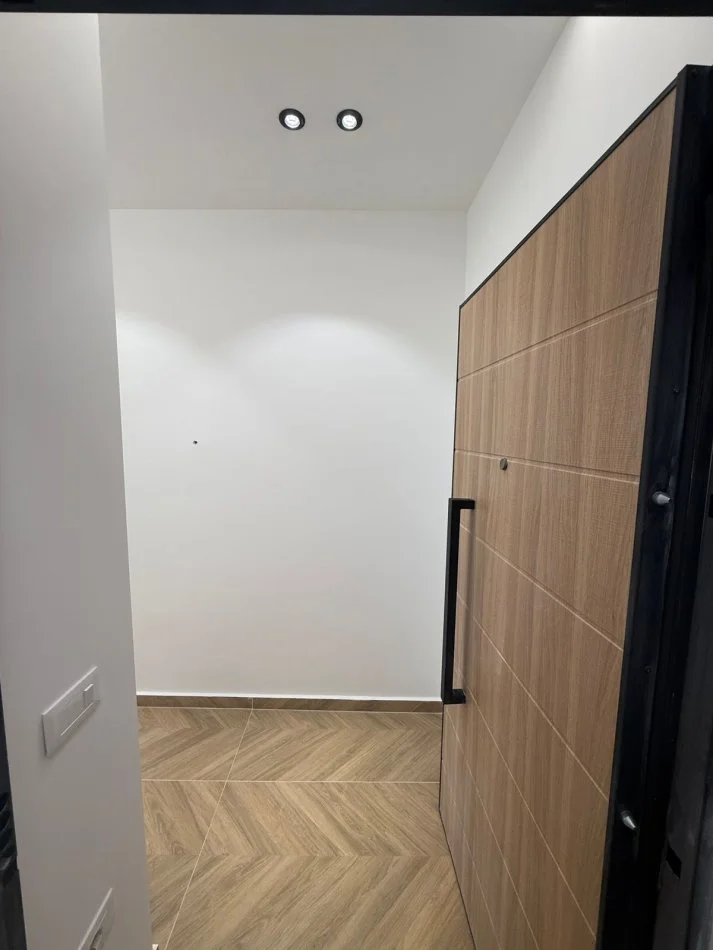 Tirane, jepet me qera ambjent biznesi , 130 m² 1.500 € (Kompleksi Oazis)