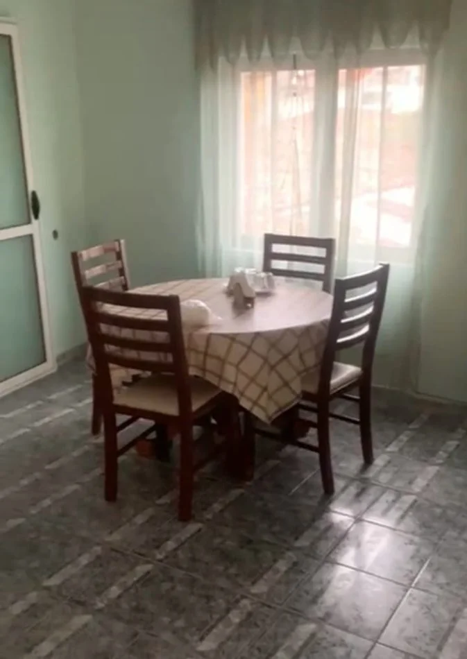 Tirane, jap me qera apartament 1+1+Ballkon Kati 2, 90 m² 510 € (Perball Shkolles Sami Frasheri)