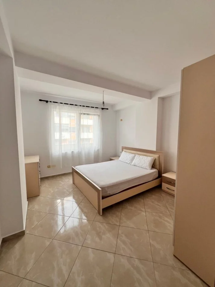 Tirane, jepet me qera apartament 2+1+Ballkon Kati 7, 100 m² 500 € (Astir)
