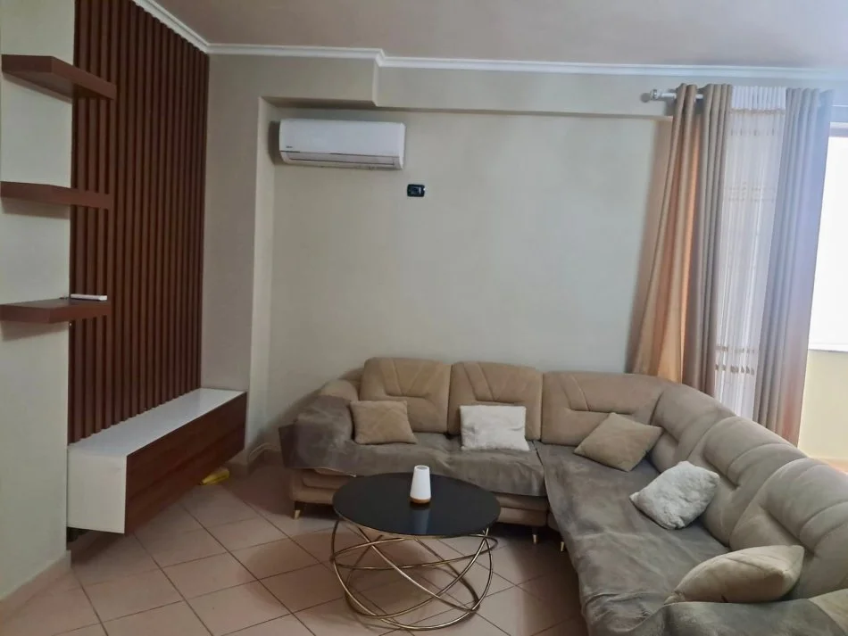 Tirane, jepet me qera 2+1 , 700 € (Kodra e Diellit, Rruga Bill Klinton)