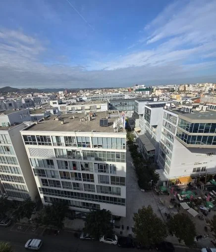 Tirane, jepet me qera apartament 2+1 Kati 11, 105 m² 700 € (Komuna e Parisit, Njësia Bashkiake Nr. 5)