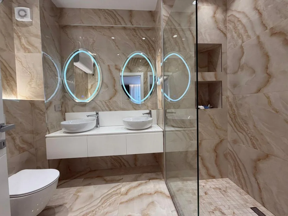 Tirane, jepet me qera apartament 2+1 Kati 3, 108 m² 1.350 € (liqeni i thate)