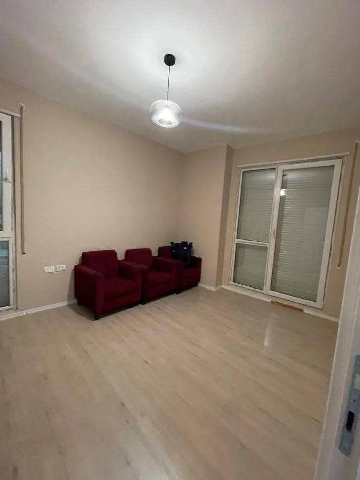 Tirane, shitet apartament 3+1 Kati 2, 100 m² 160.000 € (perballe Amerikan 3)