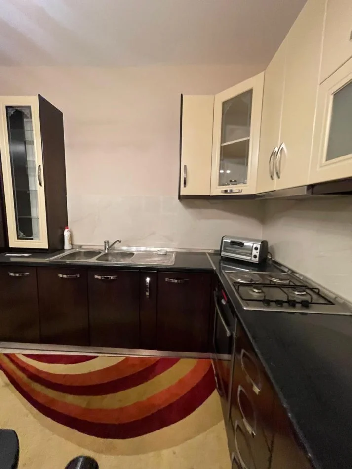Tirane, shitet apartament 3+1 Kati 2, 100 m² 160.000 € (perballe Amerikan 3)