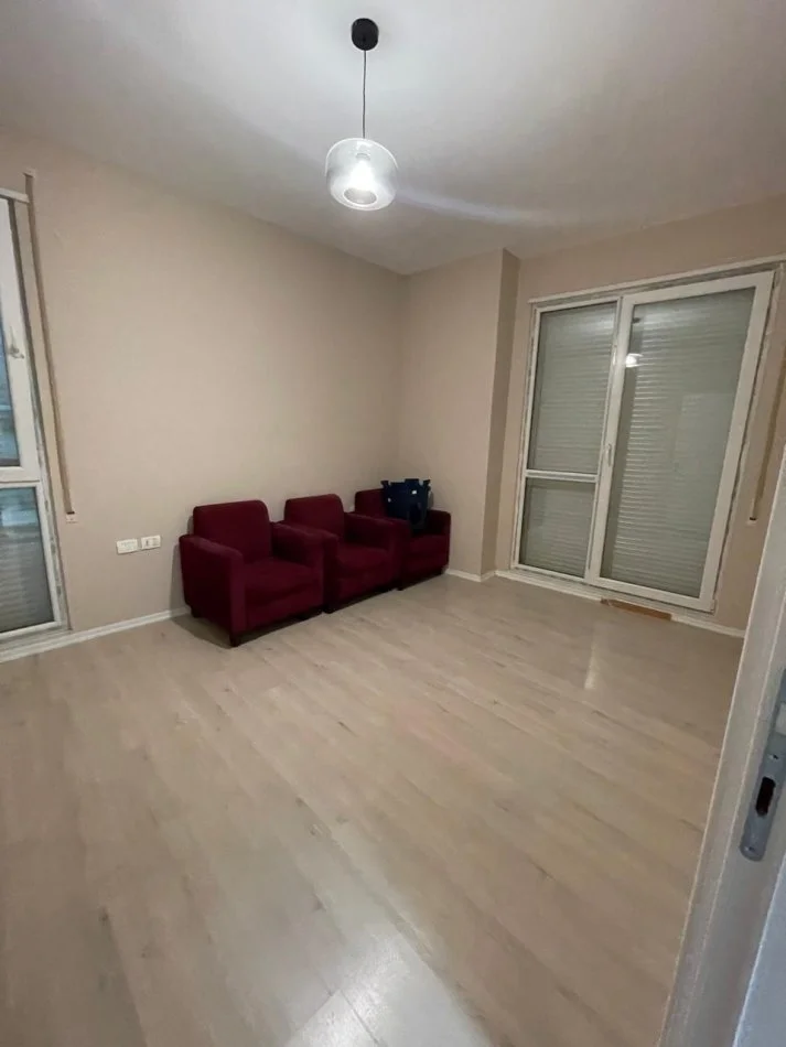 Tirane, shitet apartament 3+1 Kati 2, 100 m² 160.000 € (perballe Amerikan 3)