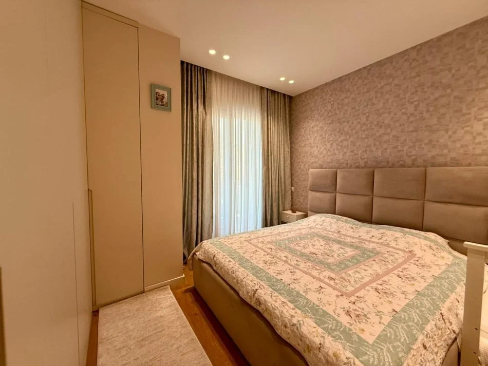 Tirane, shitet apartament 3+1 Kati 3, 181 m² 355.000 € 