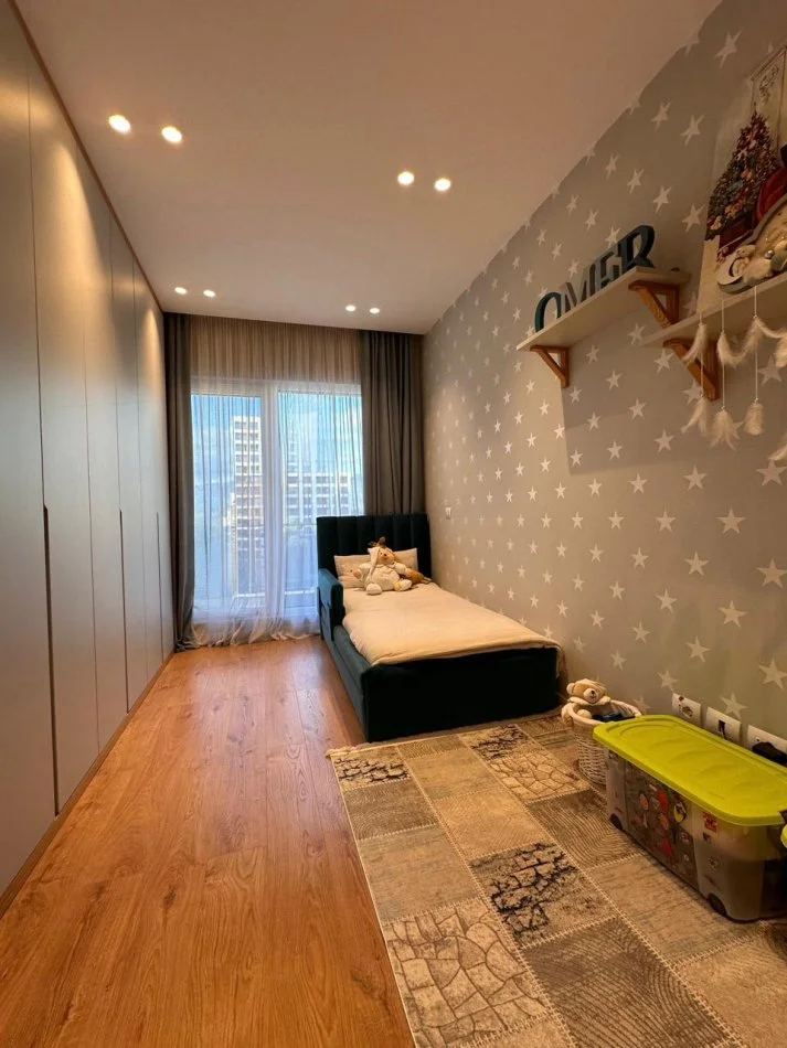 Tirane, shitet apartament 3+1 Kati 3, 181 m² 355.000 € 