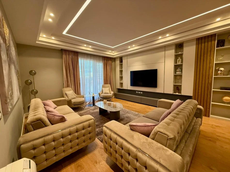 Tirane, shitet apartament 3+1+Aneks+Ballkon , 182 m² 355.000 € (Fusha Aviacionit)