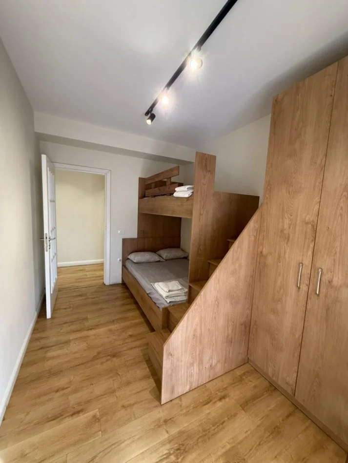 Tirane, jepet me qera apartament 2+1 Kati 5, 85 m² 1.000 € 