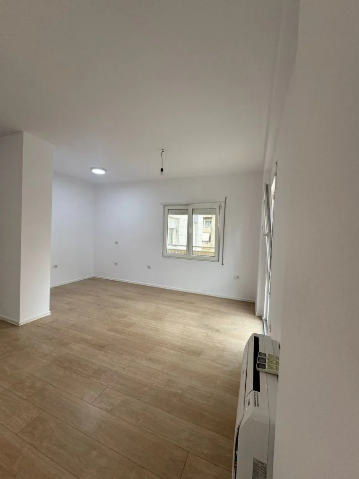 Tirane, jepet me qera apartament 2+1 Kati 3, 115 m² 850 € 