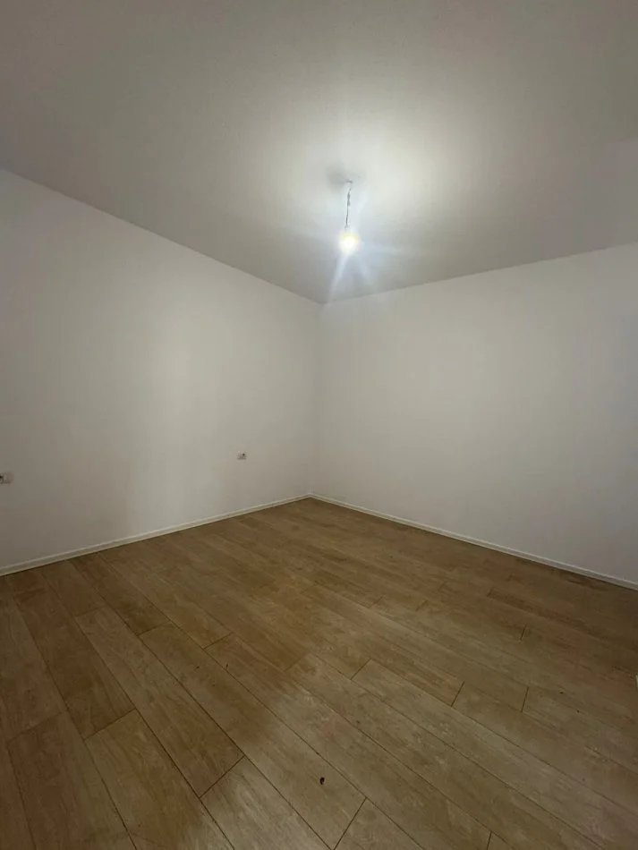 Tirane, jepet me qera apartament 2+1 Kati 3, 115 m² 850 € 