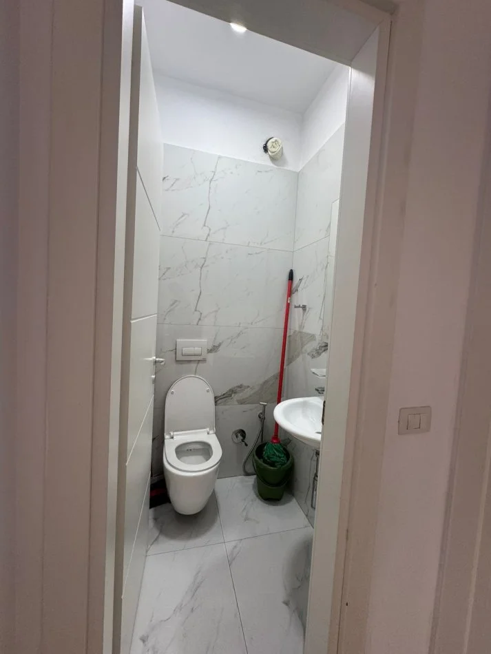 Tirane, jepet me qera apartament 2+1 Kati 3, 115 m² 850 € 