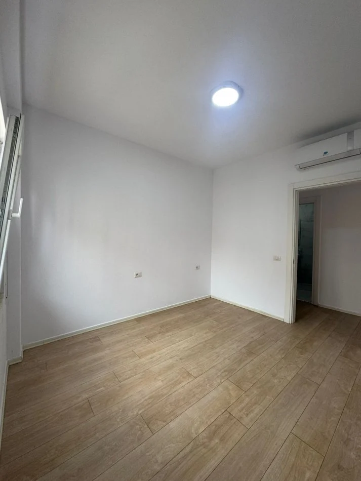 Tirane, jepet me qera apartament 2+1 Kati 3, 115 m² 850 € 