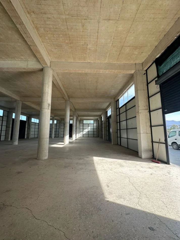 Tirane, jepet me qera ambjent biznesi , 3.500 m² 12.000 € (pranë Top Channel, Kashar)