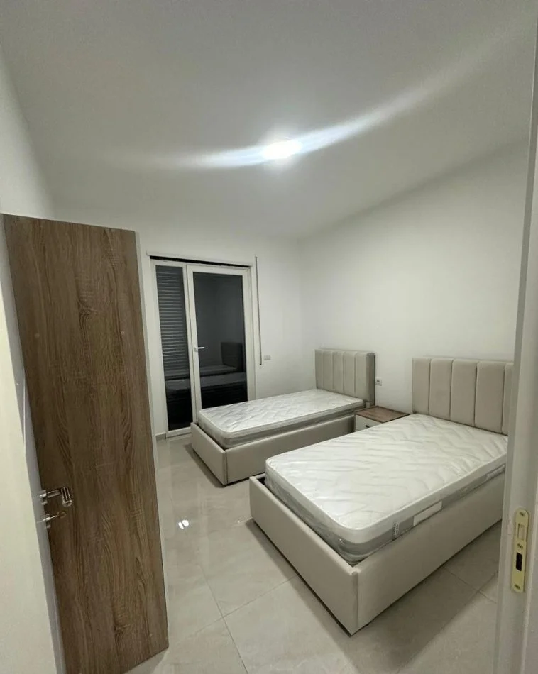 Tirane, jap me qera apartament 2+1+Ballkon Kati 3, 10 m² 600 € (Paskuqan afer Shkolles Isa Boletini)