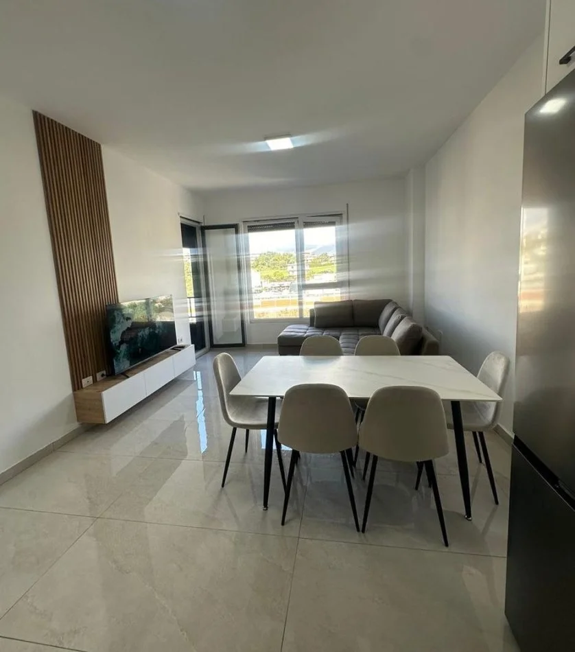 Tirane, jap me qera apartament 2+1+Ballkon Kati 3, 10 m² 600 € (Paskuqan afer Shkolles Isa Boletini)