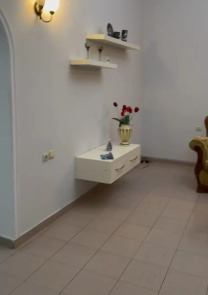 Tirane, jap me qera apartament 2+1+Ballkon , 140 m² 600 € (artan lenja)