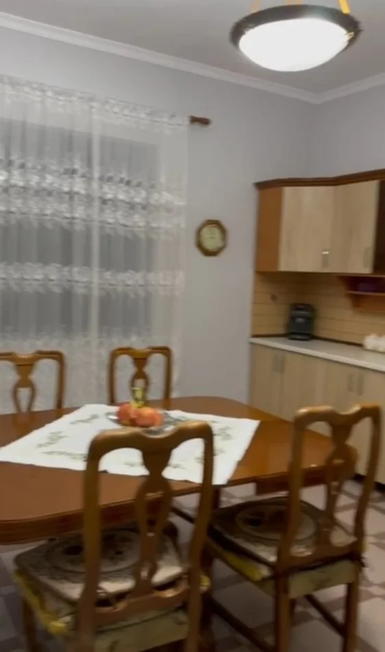 Tirane, jap me qera apartament 2+1+Ballkon , 140 m² 600 € (artan lenja)