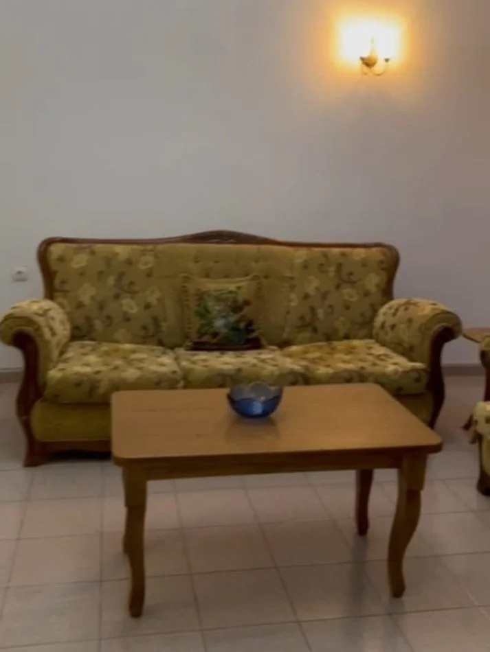 Tirane, jap me qera apartament 2+1+Ballkon , 140 m² 600 € (artan lenja)