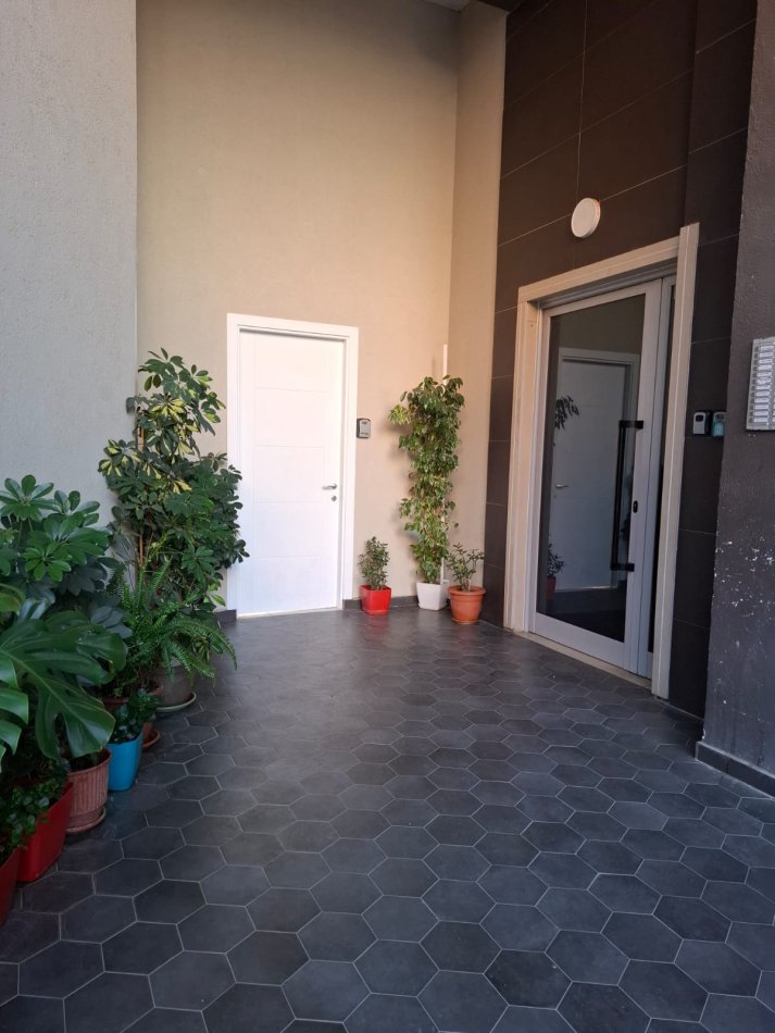 Tirane, jepet me qera garsonier Kati 1, 25 m² 300 € (Jeronim De Rada)