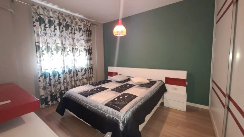 Tirane, jepet me qera apartament 2+1+Ballkon Kati 3, 95 m² 600 € 