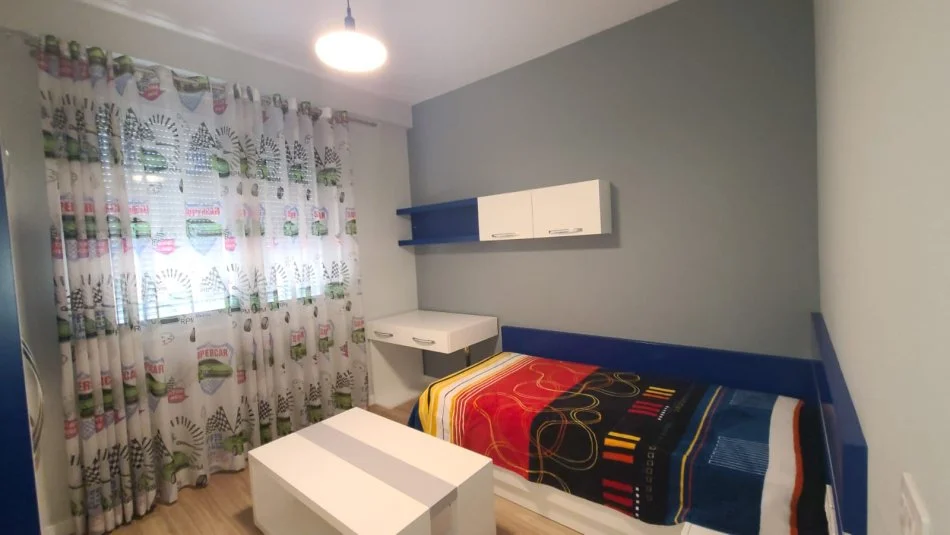 Tirane, jepet me qera apartament 2+1+Ballkon Kati 3, 95 m² 600 € 