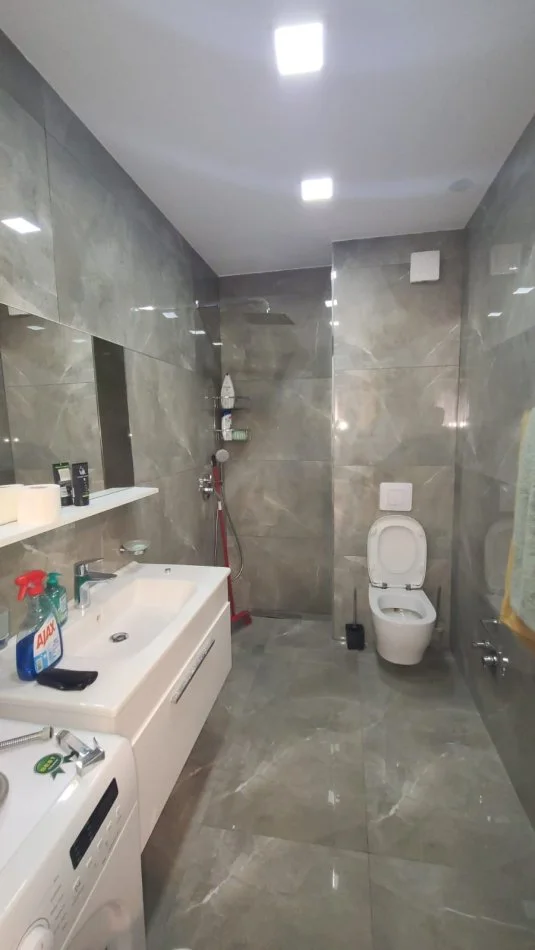Tirane, jepet me qera apartament 2+1+Ballkon Kati 3, 95 m² 600 € 