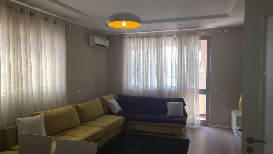 Tirane, jepet me qera apartament 2+1+Ballkon Kati 3, 95 m² 600 € 