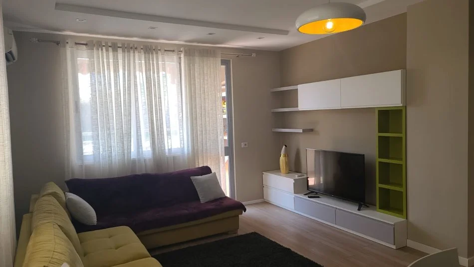 Tirane, jepet me qera apartament 2+1+Ballkon Kati 3, 95 m² 600 € 
