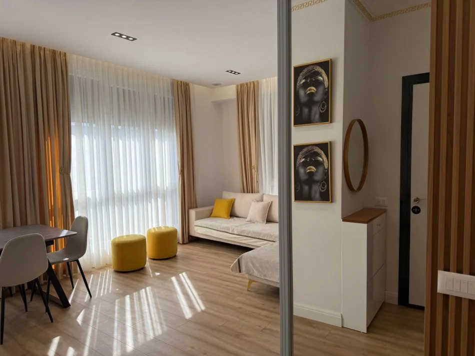 Tirane, jepet me qera apartament 2+1+Ballkon Kati 9, 115 m² 950 € (Ish Fusha e Aviacionit)