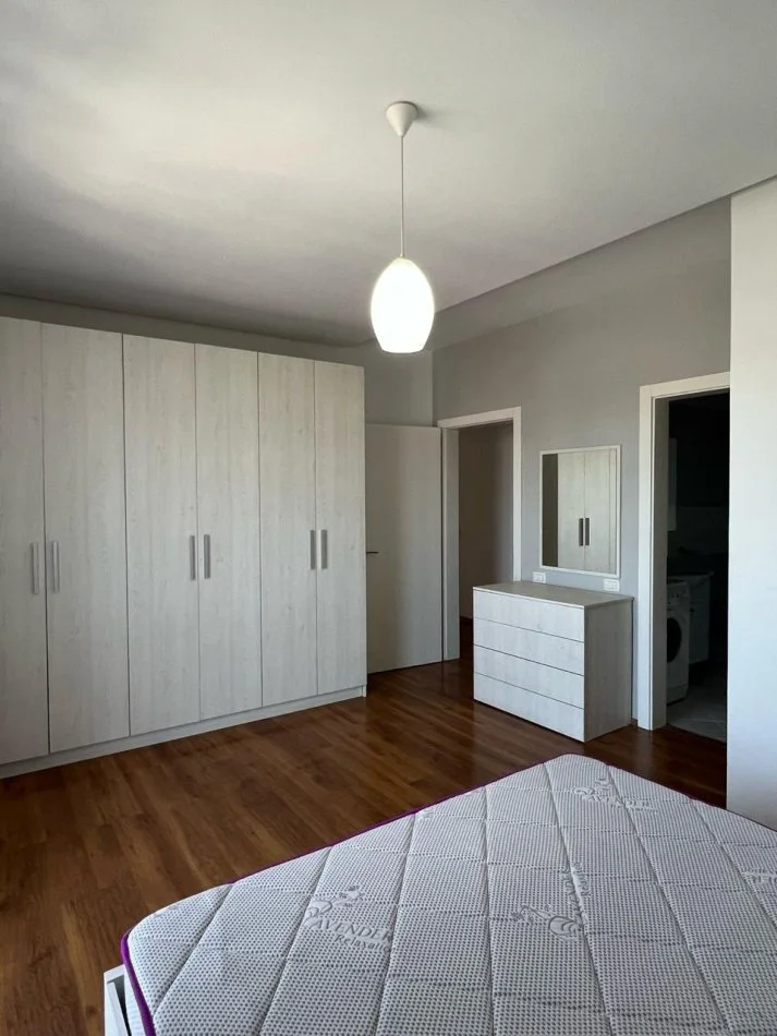 Tirane, jepet me qera apartament 2+1 , 110 m² 600 € (Astir)